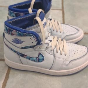Nike tennis shoes